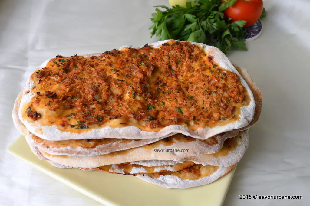 Lahmacun-pizza-turceasca (24)