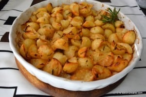Cartofi-simpli-la-cuptor-cu-rozmarin