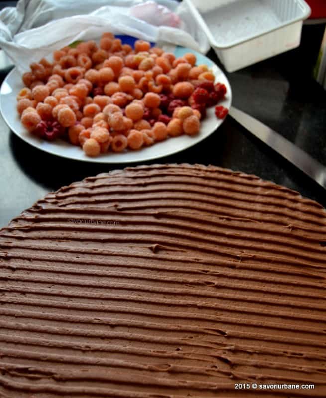 Tarta cu zmeura si ciocolata preparare Savori Urbane (2)