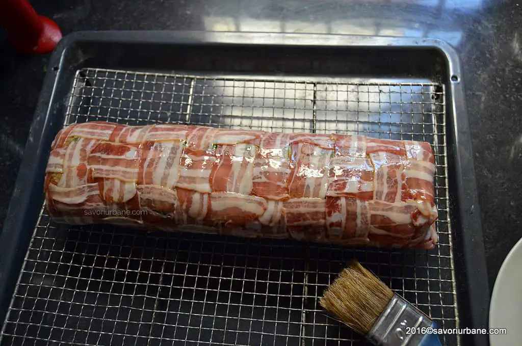 cum se coace rulada de carne tocata in bacon (1)
