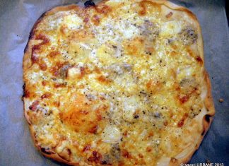 Flammkuchen cu branzeturi – placinta cu smantana si 5 feluri de branza Flammkuchen cu branzeturi - placinta cu smantana si 5 feluri de branza savori urbane