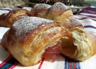 Cornuri pufoase si foietate cu branza, cu gem sau cu rahat Cornuri pufoase si foietate cu branza, cu gem sau cu rahat reteta savori urbane