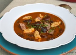 Fasole cu ciolan si csipetke reteta ungureasca Fasole cu ciolan si csipetke reteta ungureasca savori urbane