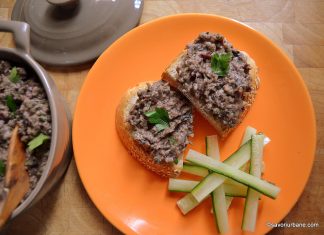 Pate vegetal de ciuperci cu fasole boabe reteta de post – pate vegan natural Pate vegetal de ciuperci cu fasole boabe reteta de post - pate vegan natural savori urbane