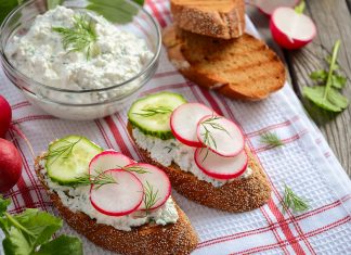 Crema de branza cu marar sau alte verdeturi de primavara Crema de branza cu marar si alte verdeturi de primavara reteta savori urbane