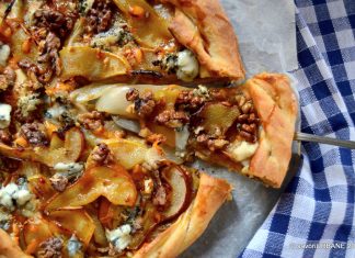 Galette cu pere, andive si branza nobila Galette cu pere, andive si branza nobila reteta savori urbane