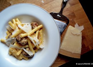 Paste carbonara cu carnati Jamie Oliver