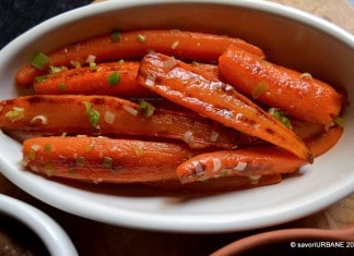 Morcovi caramelizati cu unt sau ulei si usturoi trasi la tigaie morcovi caramelizati