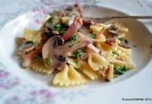 Paste cu ciuperci, sunca si smantana