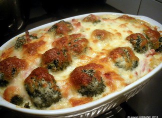 Gratin de broccoli si cartofi cu sos alb si cascaval