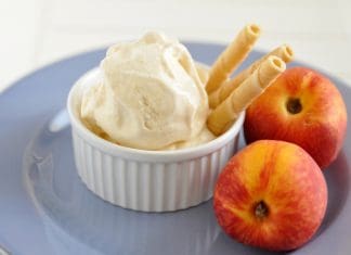Inghetata de piersici sau nectarine cremoasa si aromata Inghetata de piersici cremoasa si aromata reteta de casa savori urbane