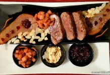 Piept de rata cu portocala, coacaze, gutui