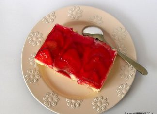 Prajitura cu capsuni si crema de vanilie