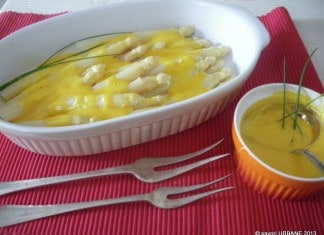 Sparanghel cu sos olandez