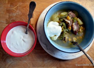Ciorba de fasole verde pastai cu afumatura si porumb
