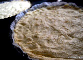 Aluat dospit pentru prajituri cu fructe