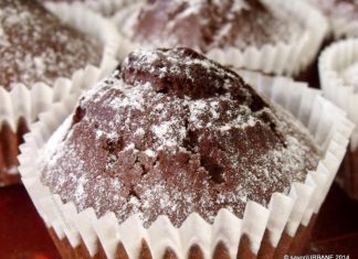 Briose cu ciocolata si stafide