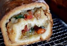 Cozonac cu ciocolata alba si fructe confiate