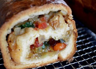 Cozonac cu ciocolata alba si fructe confiate