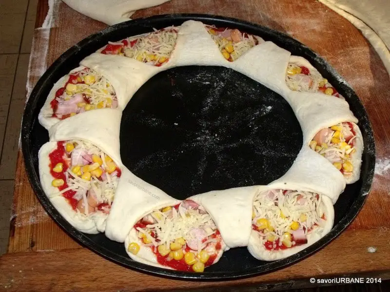 Pizza coronita, in forma de floare (6)