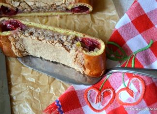 Prajitura cu visine si bezea cu nuca Ochi de pisica Prajitura cu visine si bezea cu nuca Ochi de pisica reteta savori urbane