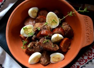 Tochitura de porc cu carnati