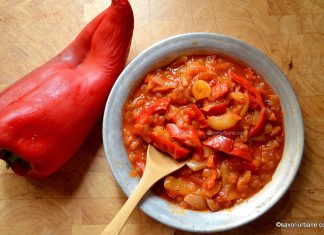 Lecso reteta de tocana de ardei traditionala ungureasca Lecso reteta de tocana de ardei ungureasca pepperonata savori urbane