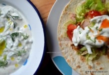 Lipie cu pui si sos tzatziki (chicken wraps)