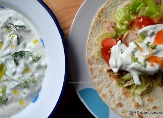 Lipie cu pui si sos tzatziki (chicken wraps)