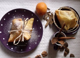 Pachetele cu caise in foi de strudel