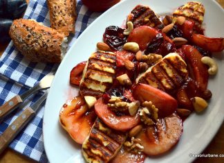 Branza halloumi prajita la gratar cu fructe si mix de nuci Branza halloumi prajita la gratar cu fructe si mix de nuci reteta savori urbane