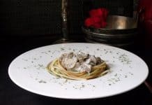 Paste cu sos de ciuperci si smantana