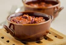 Iahnie de fasole reteta traditionala de post cu legume si sos de rosii Iahnie de fasole reteta traditionala de post cu legume si sos de rosii cu usturoi savori urbane