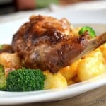 Friptura de iepure la cuptor – iepure marinat cu iaurt si usturoi