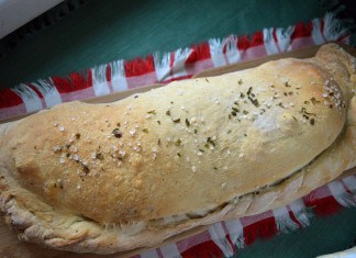 Pizza calzone cu ciuperci reteta Dieta Rina