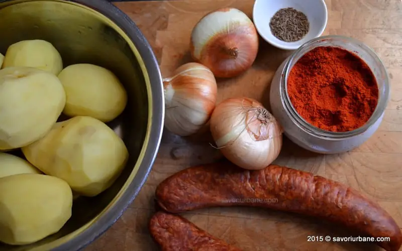Ingrediente Tocanita de cartofi cu carnati (1)
