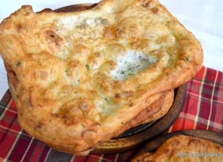 Langosi cu leurda sau usturoi verde reteta ardeleneasca Langosi cu leurda sau usturoi verde reteta pas cu pas savori urbane