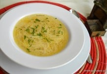 Supa de pui cu taitei sau galuste de gris