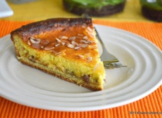 Tarta cu branza dulce, martipan si fulgi de migdale – pasca sau cheesecake