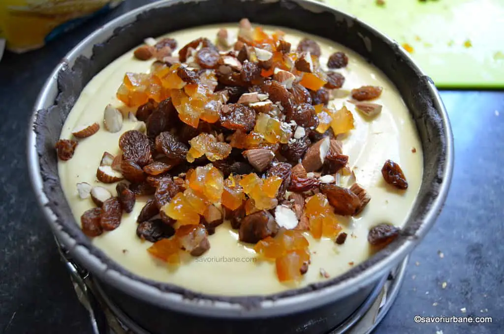 preparare si coacere cheesecake cremos cu branza dulce de vaci migdale si fructe confiate (1)