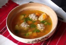 Bors de perisoare – ciorba cu perisoare fragede din carne de pui sau curcan Bors de perisoare - ciorba cu perisoare fragede din carne de pui sau curcan reteta savori urbane