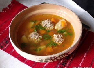 Bors de perisoare – ciorba cu perisoare fragede din carne de pui sau curcan Bors de perisoare - ciorba cu perisoare fragede din carne de pui sau curcan reteta savori urbane