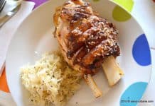 Ciolan de porc la cuptor cu varza acra