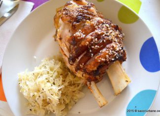 Ciolan de porc la cuptor cu varza acra