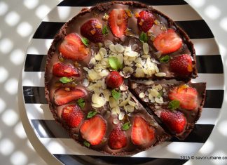 Tarta cu capsuni si ciocolata – fara coacere