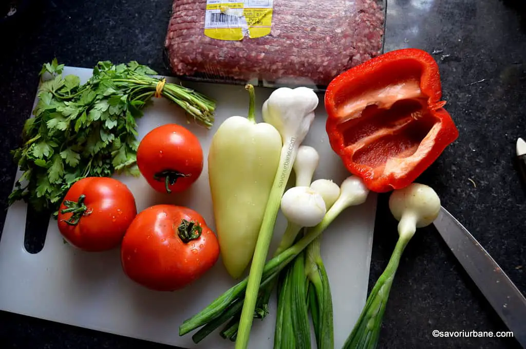 ingrediente pide turcesti cu carne legume si branza