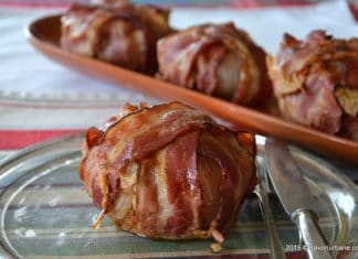 Chiftele in foi de ceapa invelite in bacon la cuptor