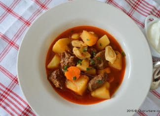 Gulas unguresc traditional – reteta clasica de gulyásleves + VIDEO