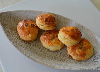 Pogacele cu sunca si ceapa