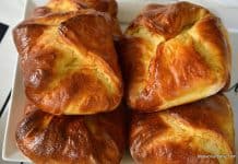 Branzoaice pufoase sau poale-n brau + VIDEO reteta traditionala explicata pas cu pas Branzoaice - poale-n brau reteta traditionala explicata pas cu pas savori urbane